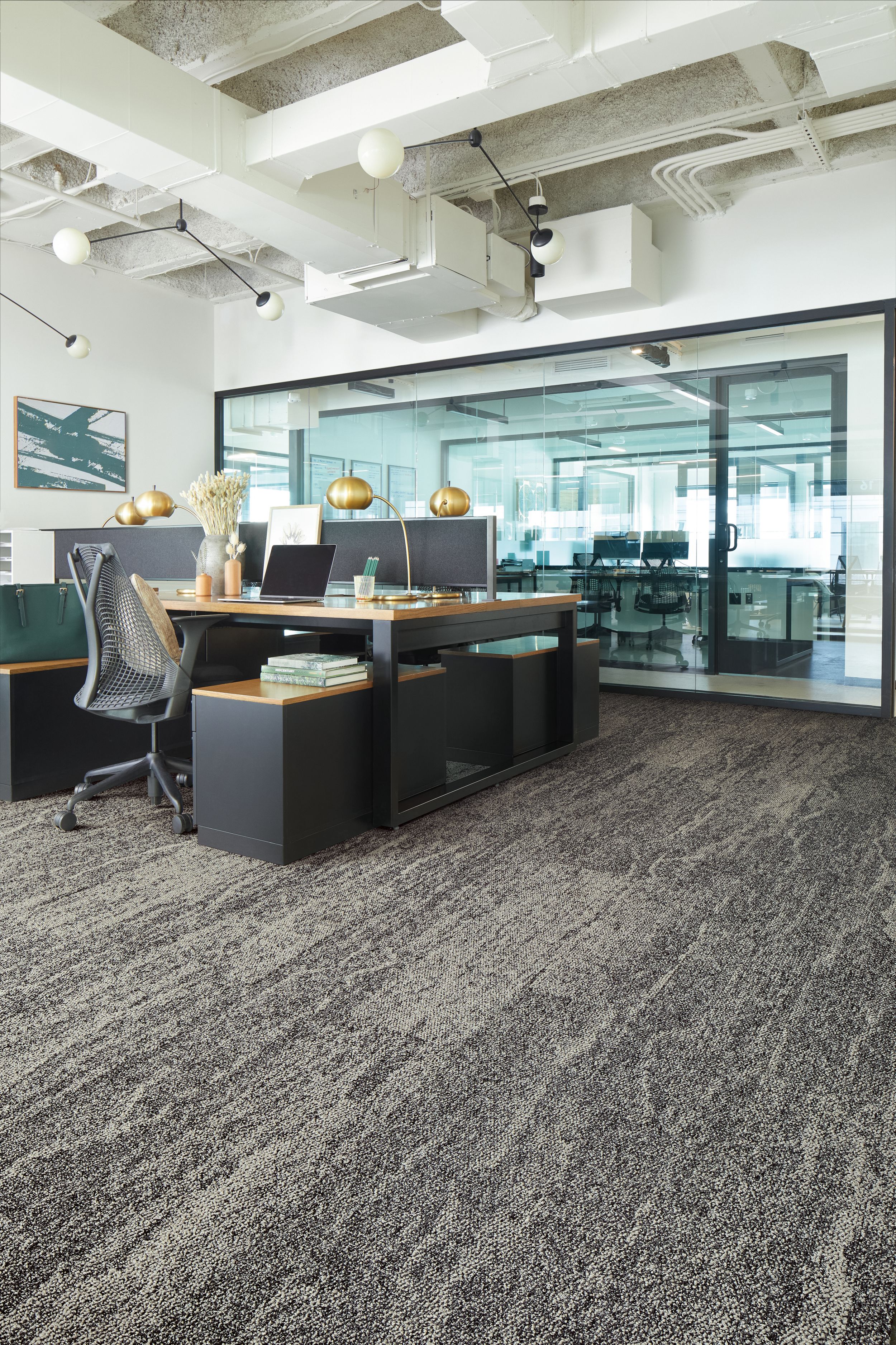 Interface Mesa plank carpet tile in an open office imagen número 1