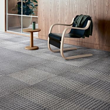 Interface Breakout carpet tile in corridor  imagen n&uacute;mero 2