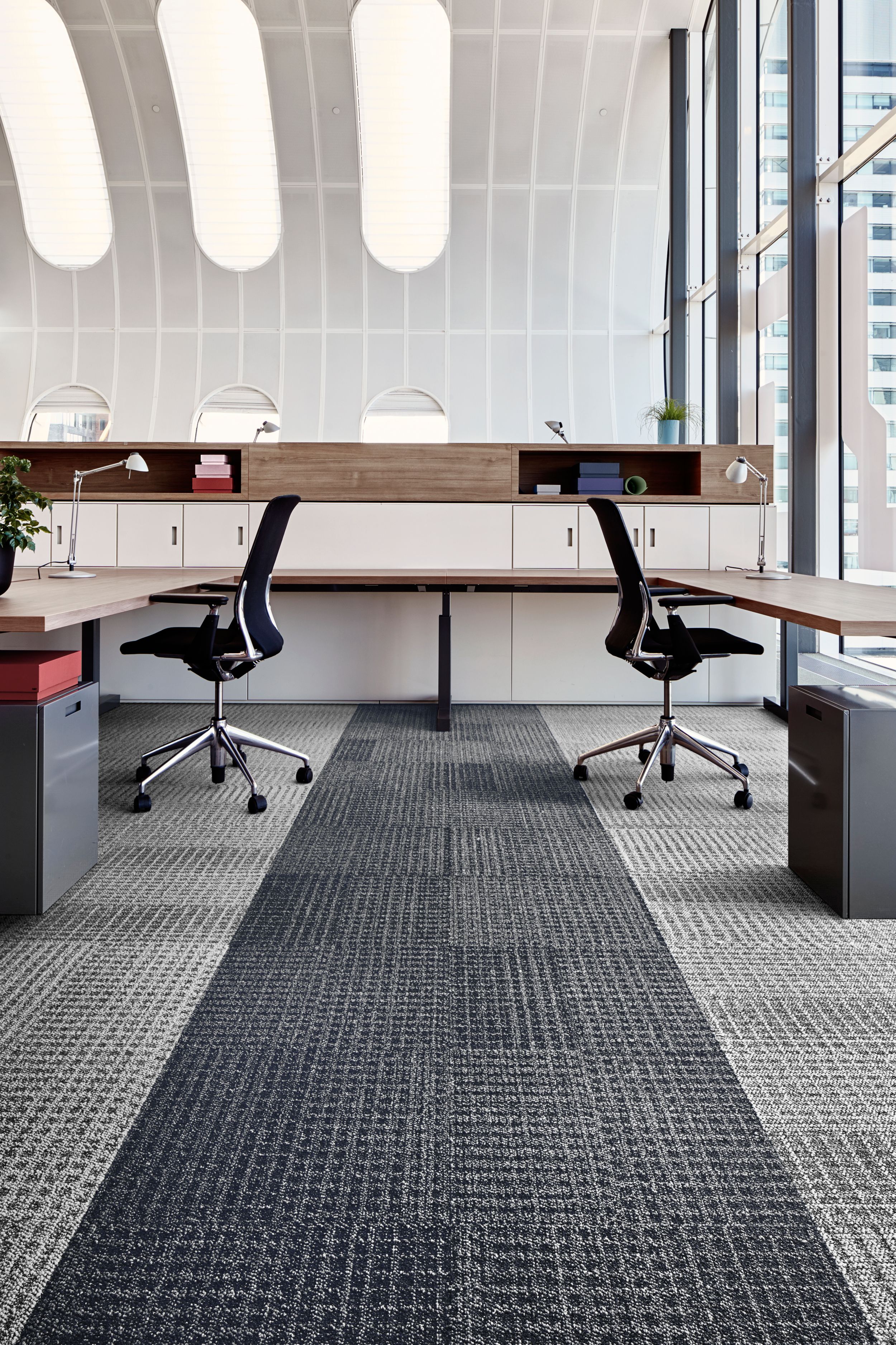 Interface Breakout carpet tile in open office image number 1