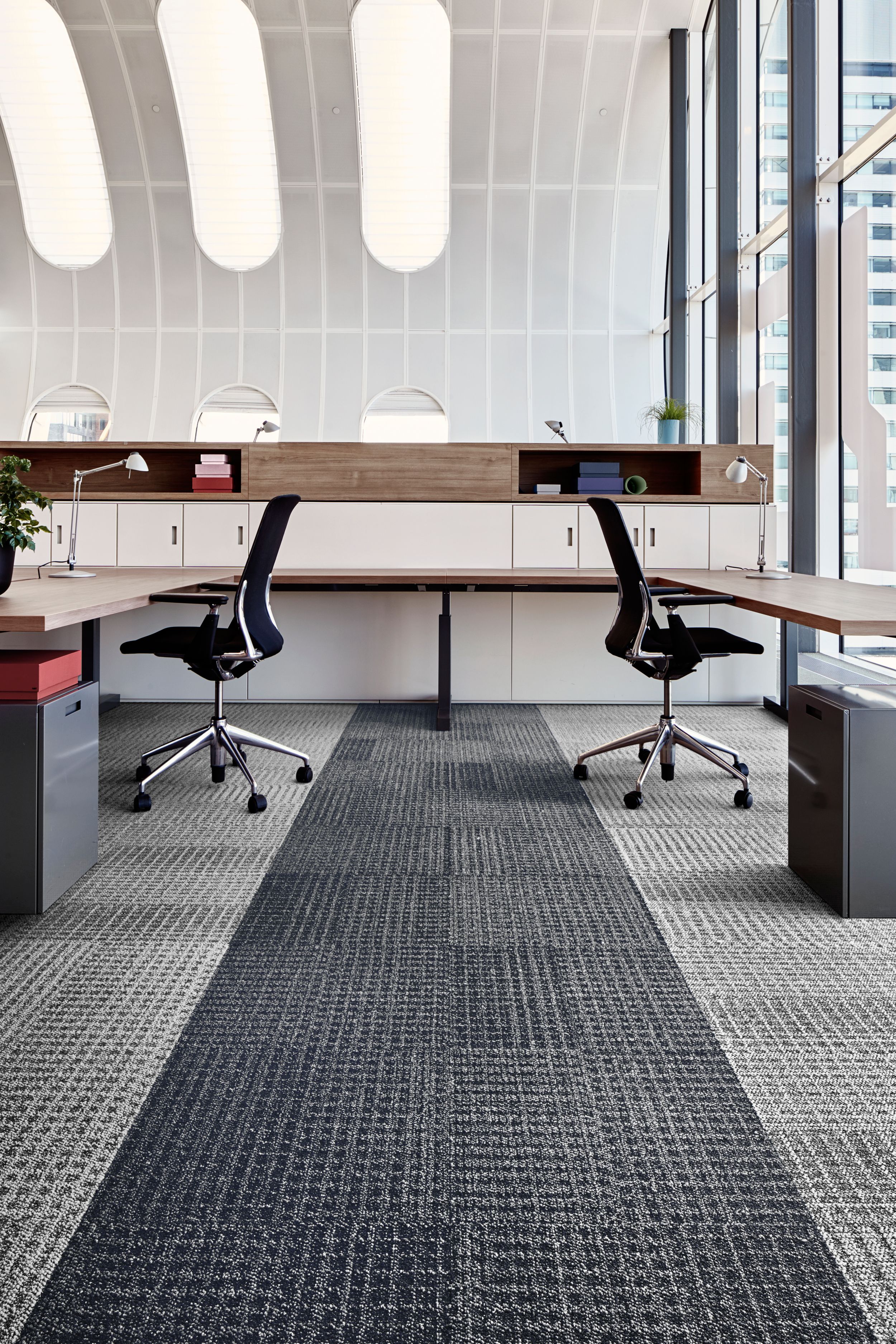 Interface Breakout carpet tile in open office imagen número 1