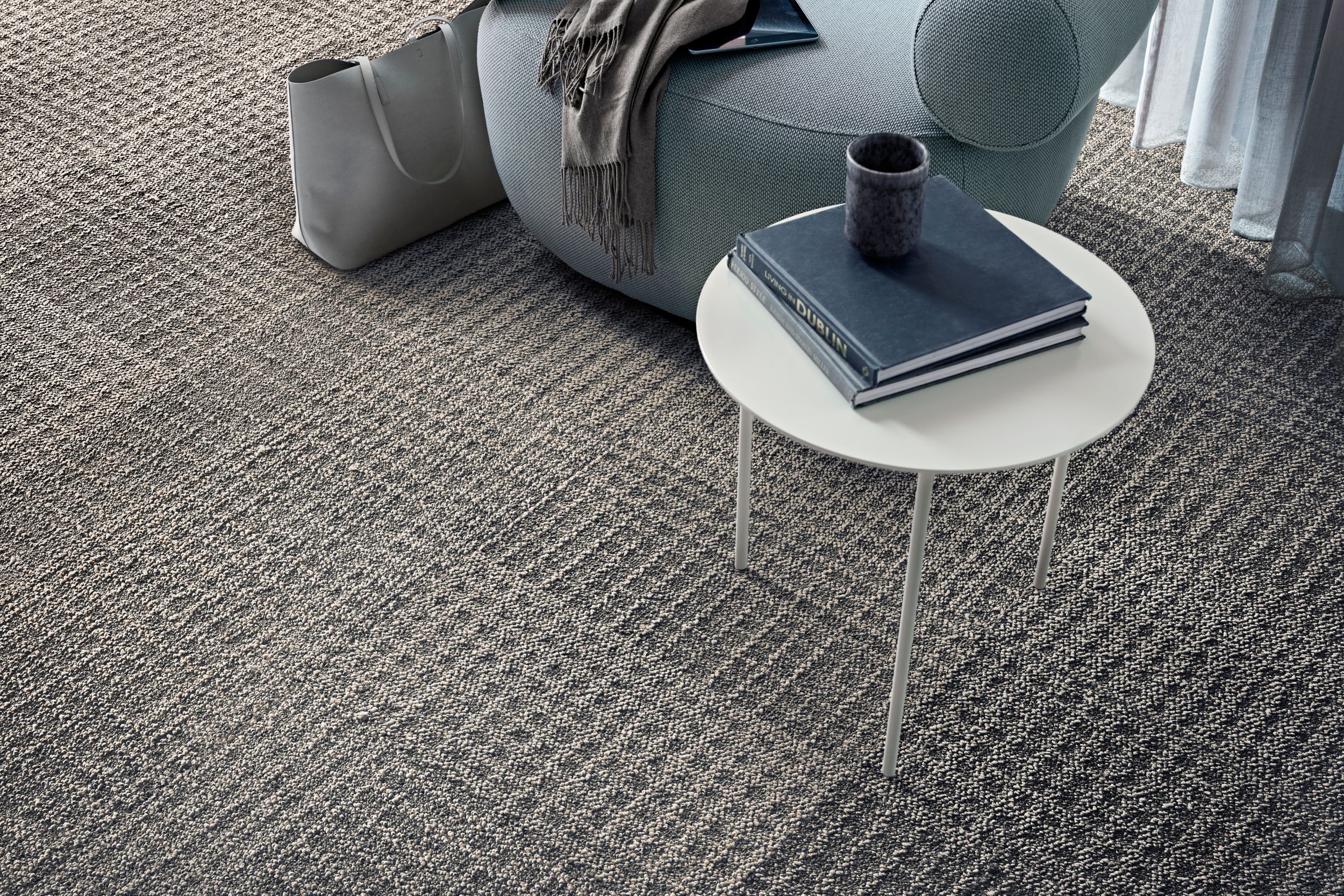 Interface Knitstitch carpet tile in lobby imagen número 7