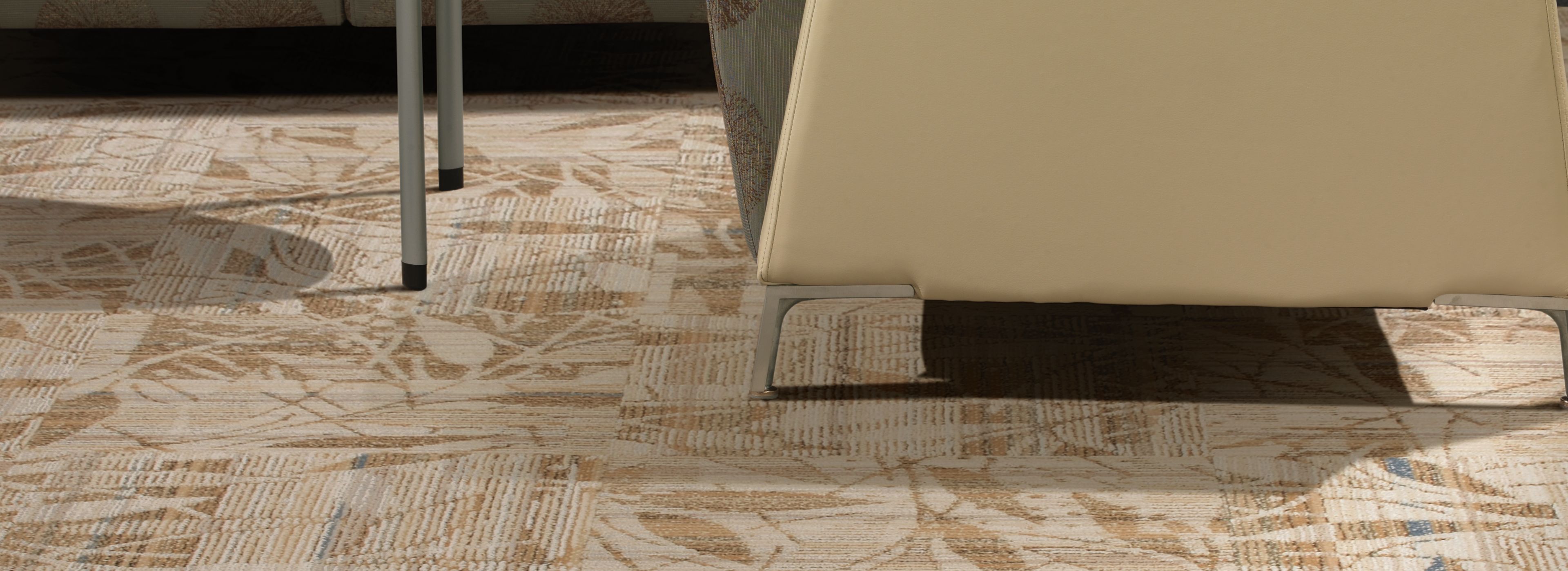 Interface Broadleaf carpet tile in seating area imagen número 1