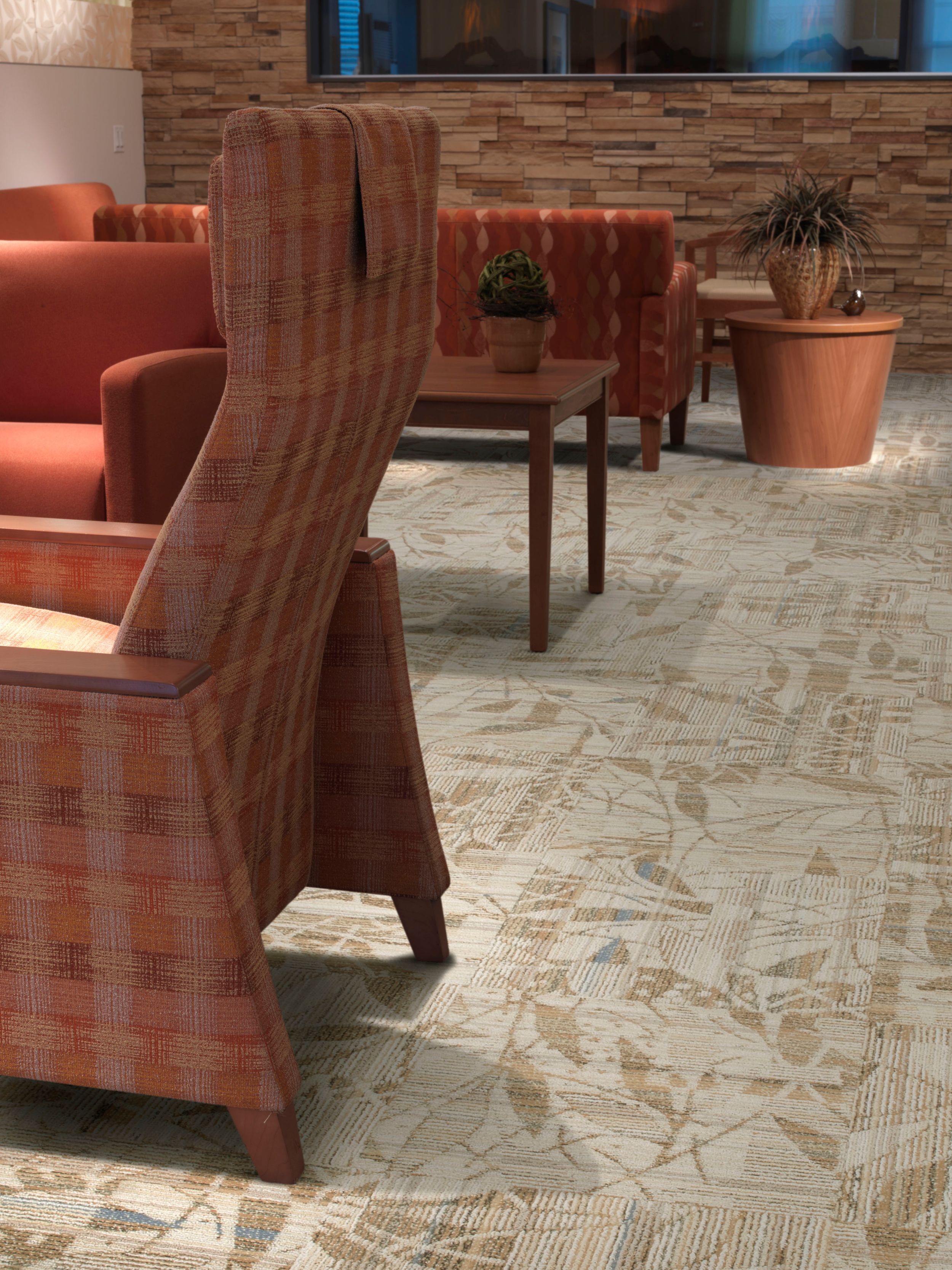 Interface Broadleaf carpet tile in senior housing lounge/public space imagen número 17