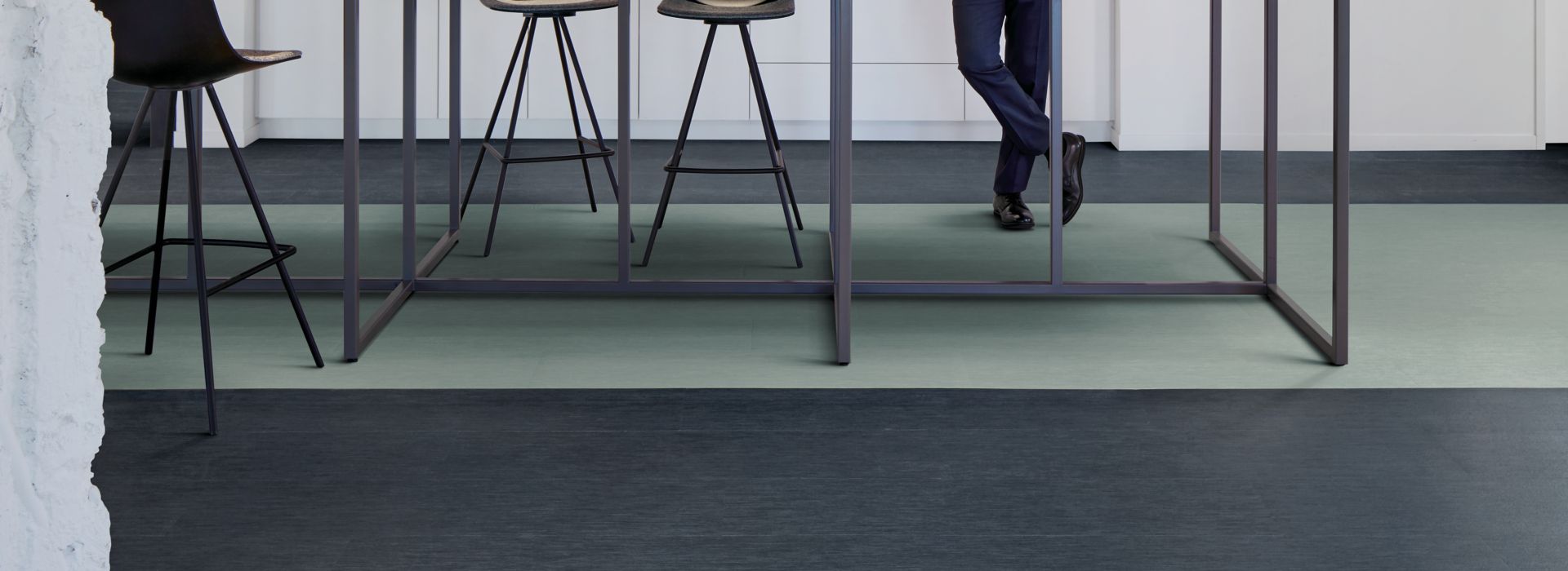 Interface Brushed Lines LVT in common works space with high top table imagen número 1