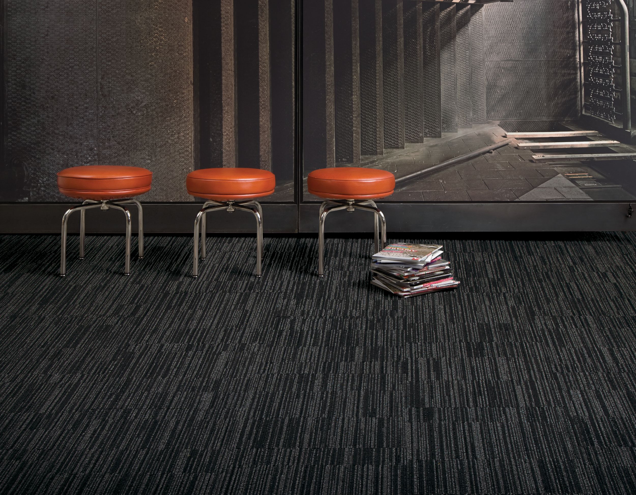 Interface CT102 carpet tile in open area with three red stools and stack of books imagen número 6