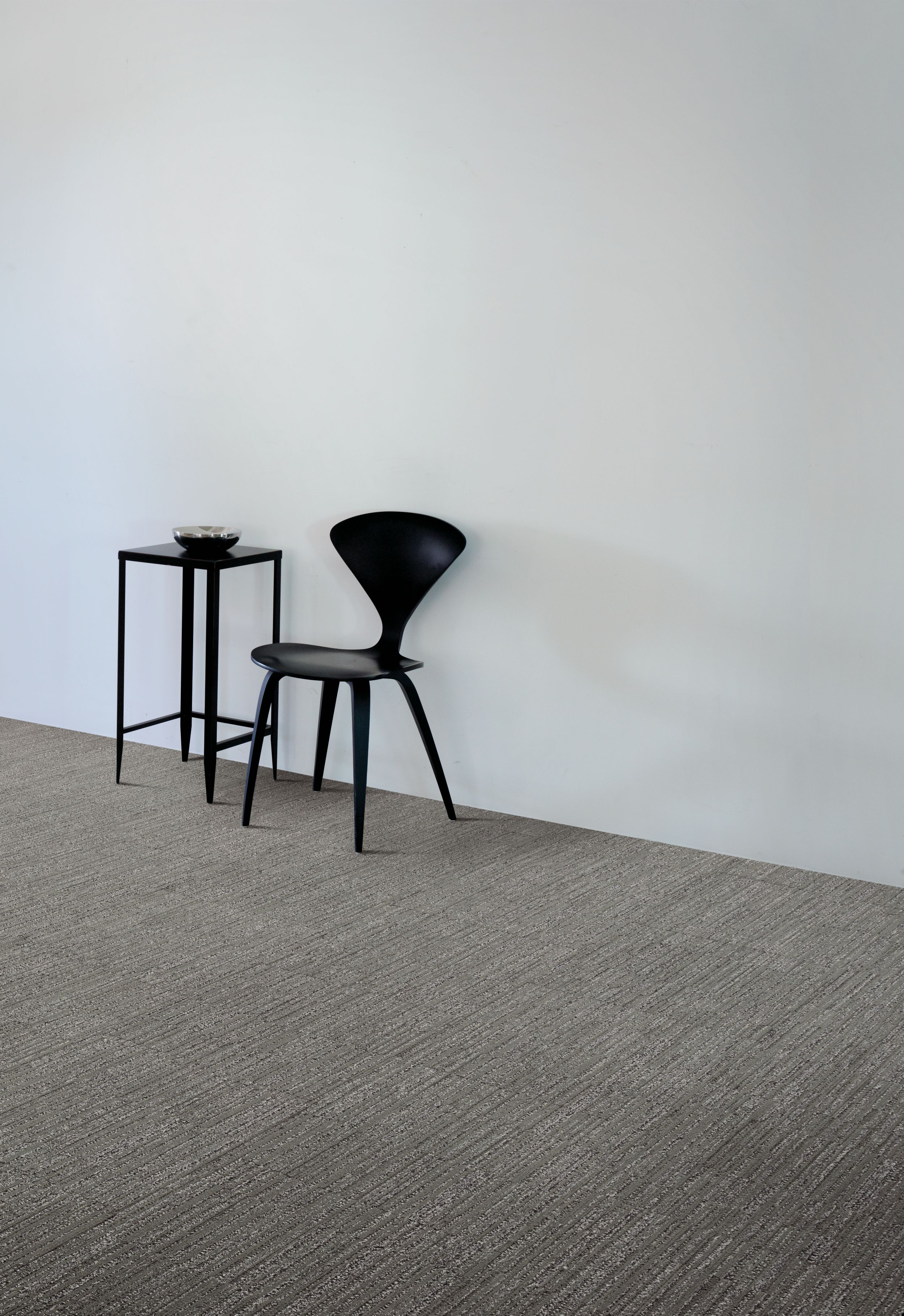 nterface CT102 carpet tile in corridor with chair and small table imagen número 3