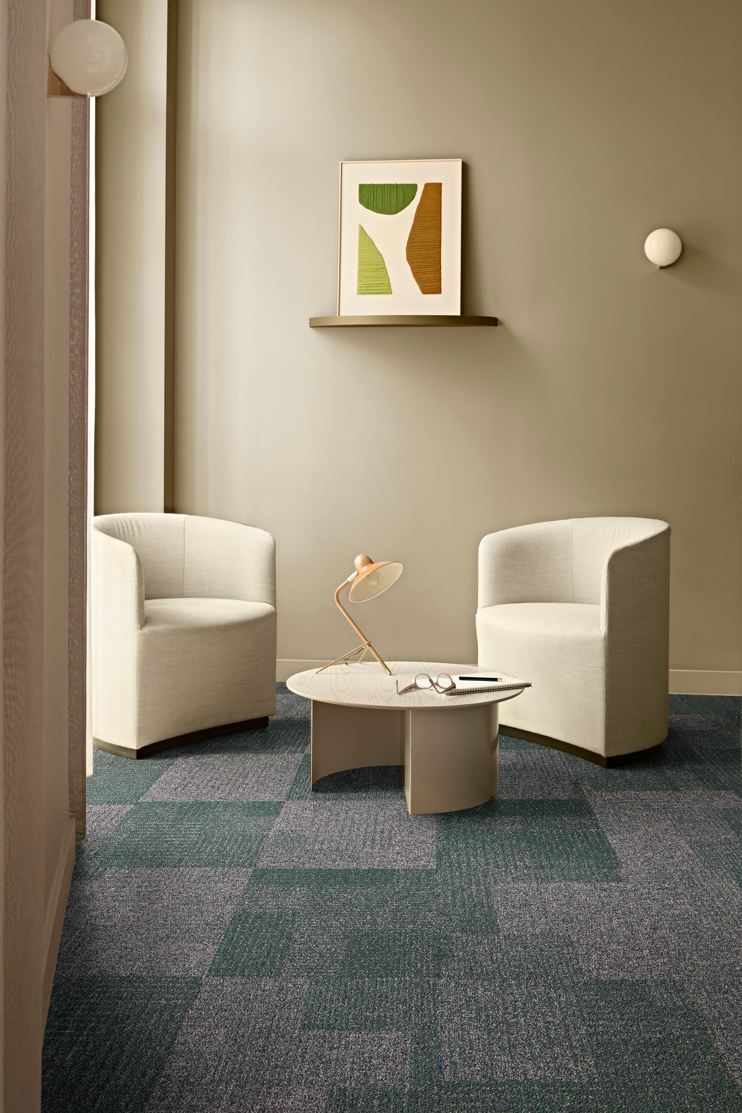 Interface Come and Go carpet tile in private seating area imagen número 3