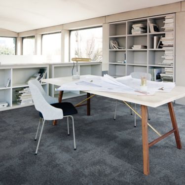 Interface Composure carpet tile with white table and architectural drawings Bildnummer 1