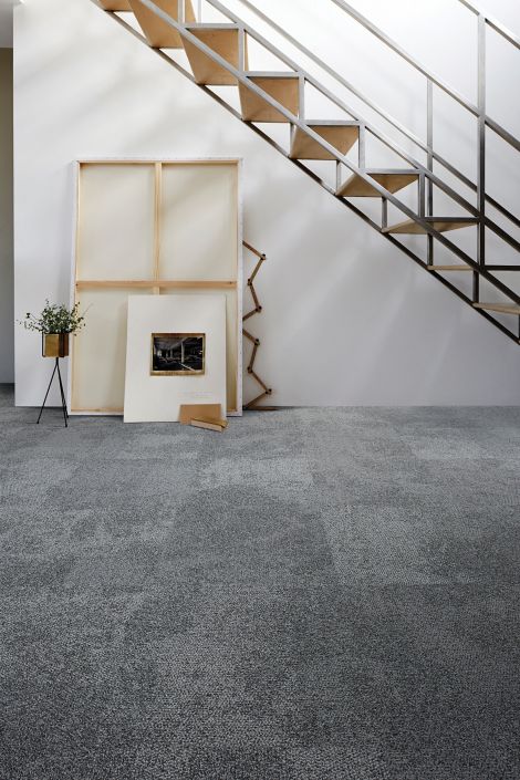 Interface Composure carpet tile with stairs in background imagen número 2