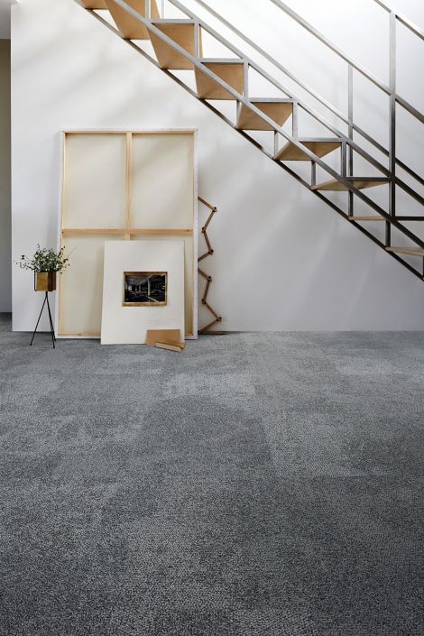 Interface Composure carpet tile with stairs in background número de imagen 4
