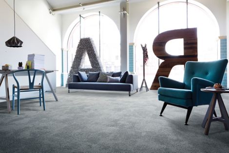 Interface Composure carpet tile in commercial space with accent furniture numéro d’image 5