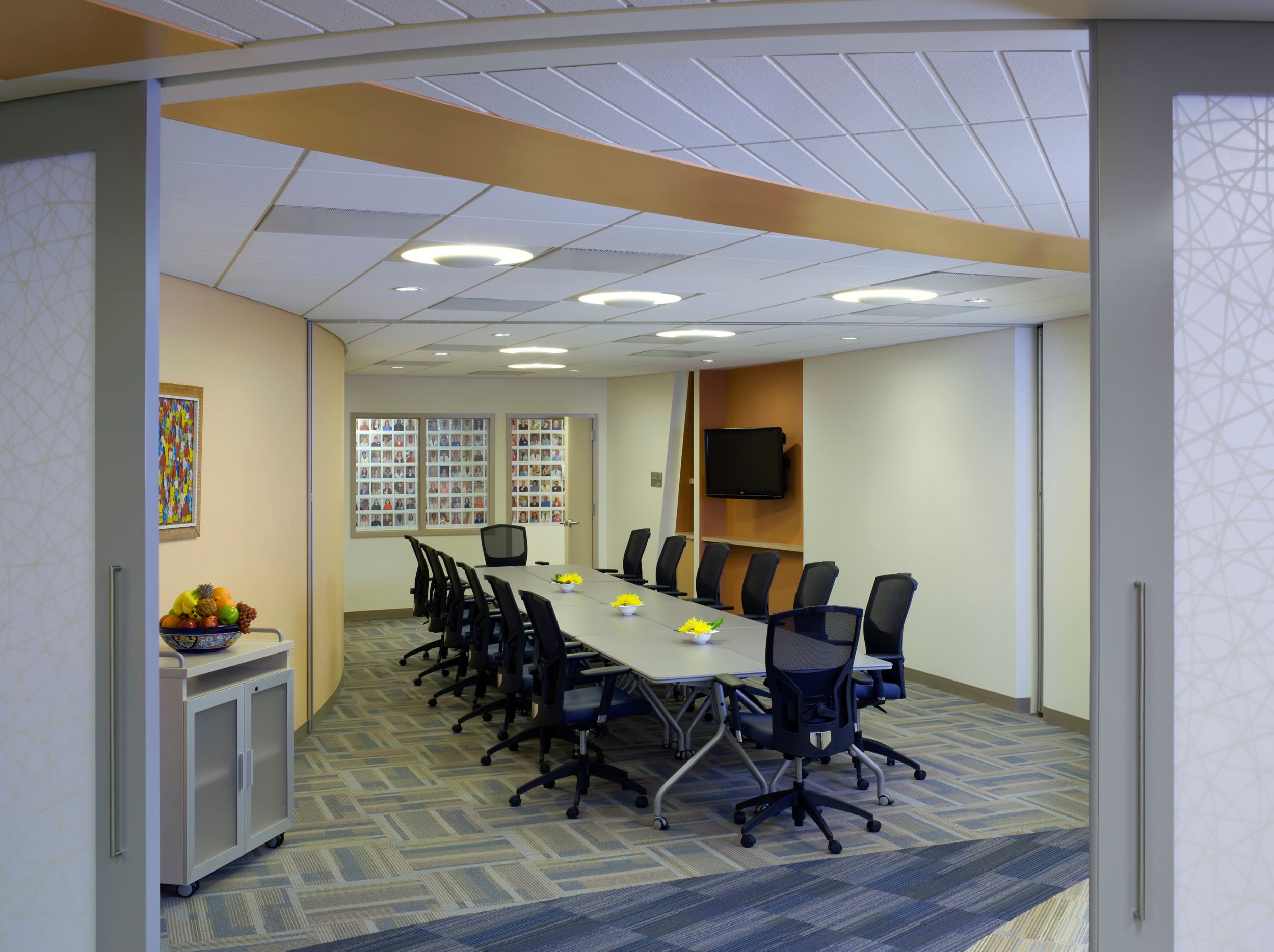 Interface Happening carpet tile in meeting room at Arlington Medical Facility imagen número 8