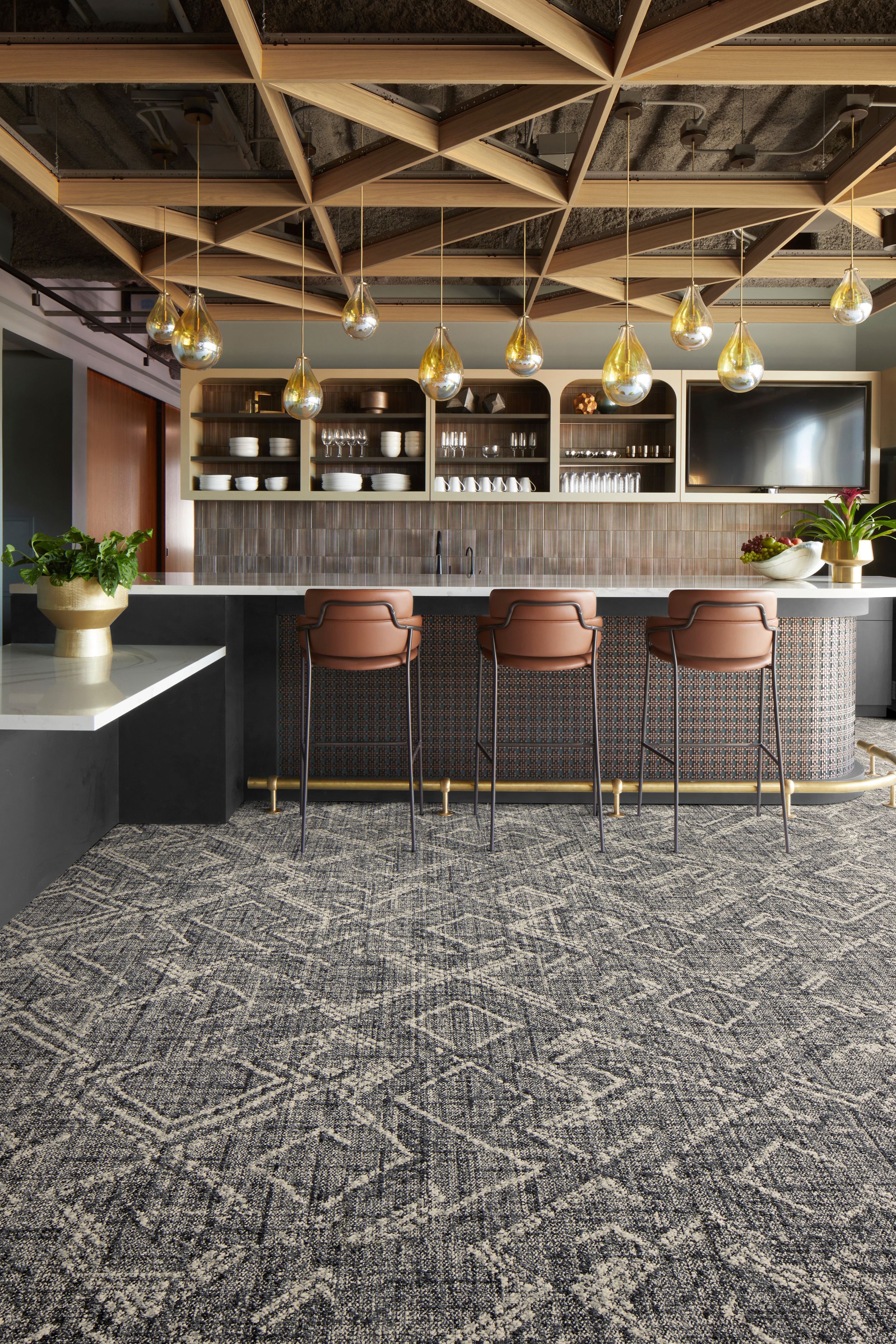 Interface Dual Effect carpet tile in cafe/canteen area num&eacute;ro d&rsquo;image 2