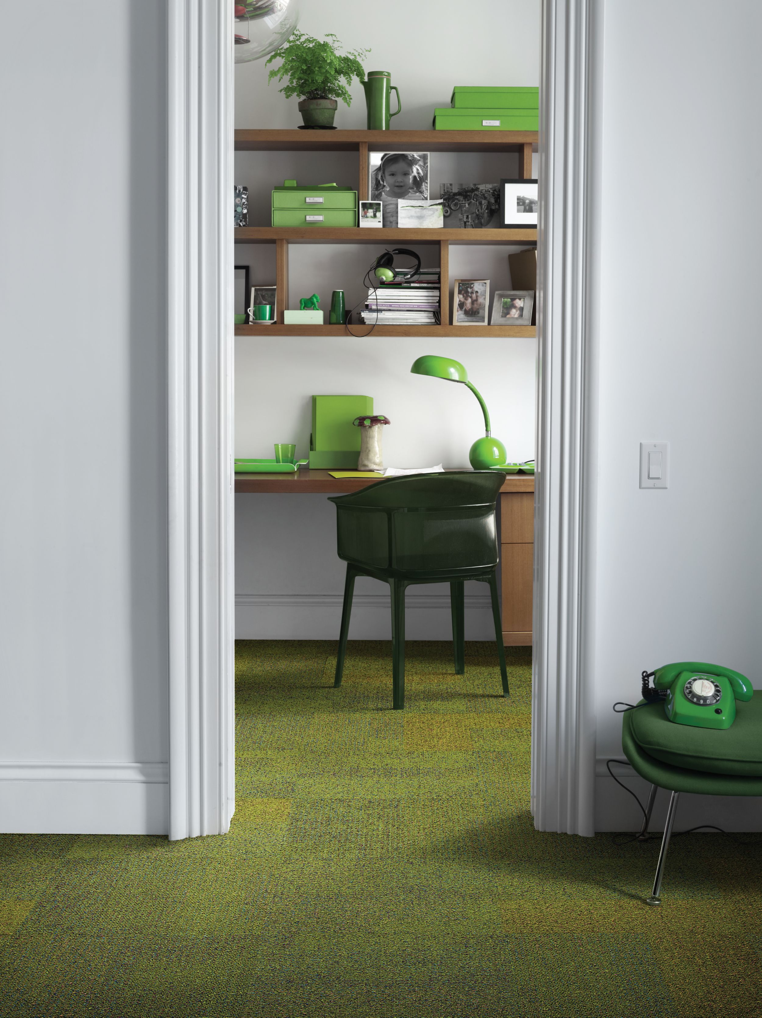 Interface Cubic Colours carpet tile in office with lime green lamp and phone imagen número 4