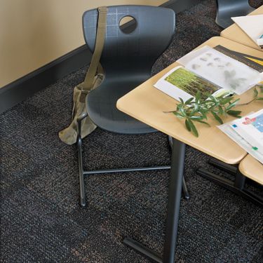 Top down view of Interface Cubic Colours carpet tile in classroom with desk imagen número 1