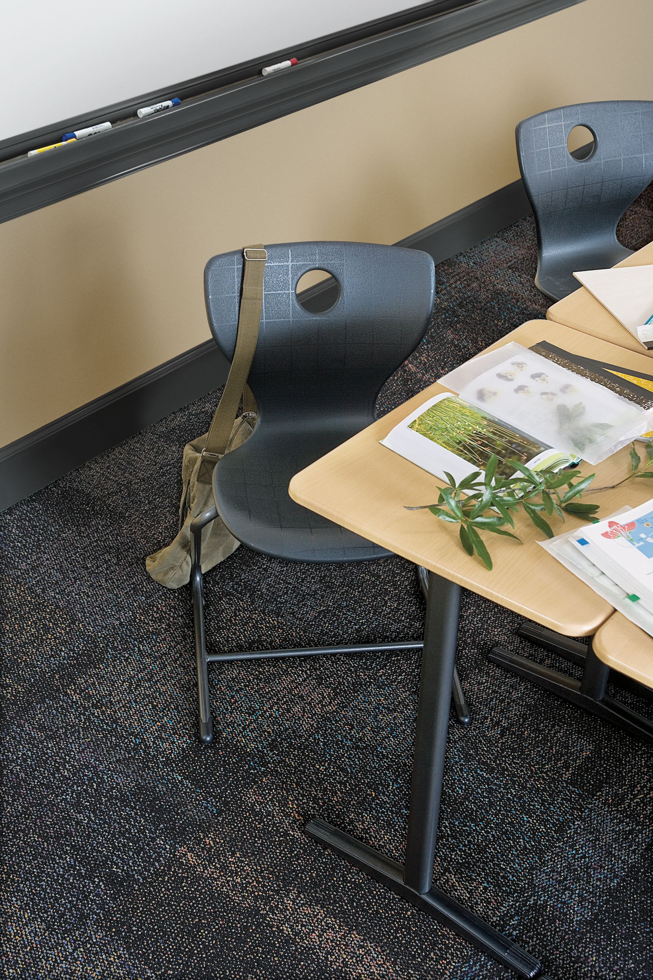 Top down view of Interface Cubic Colours carpet tile in classroom with desk imagen número 4