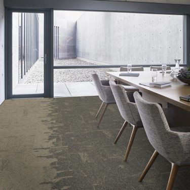 Interface DL905, DL906 and DL907 carpet tile in conference roomo with glass wall numéro d’image 1