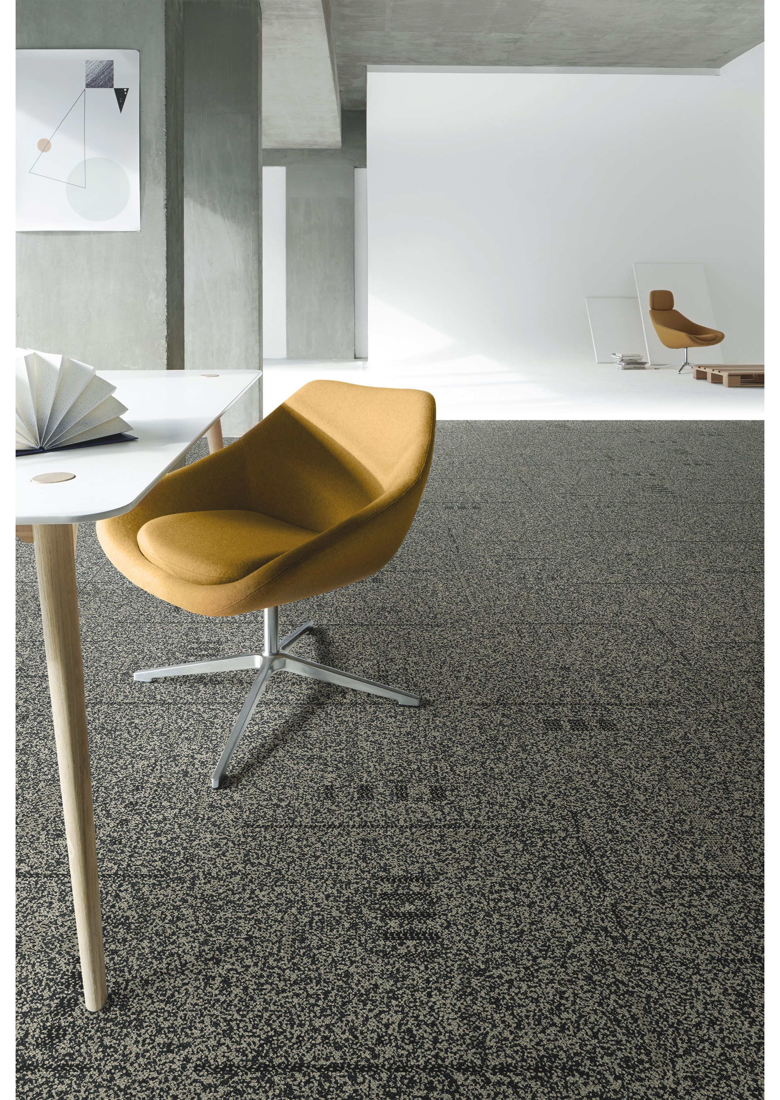 Interface DL927 carpet tile in open office image number 1