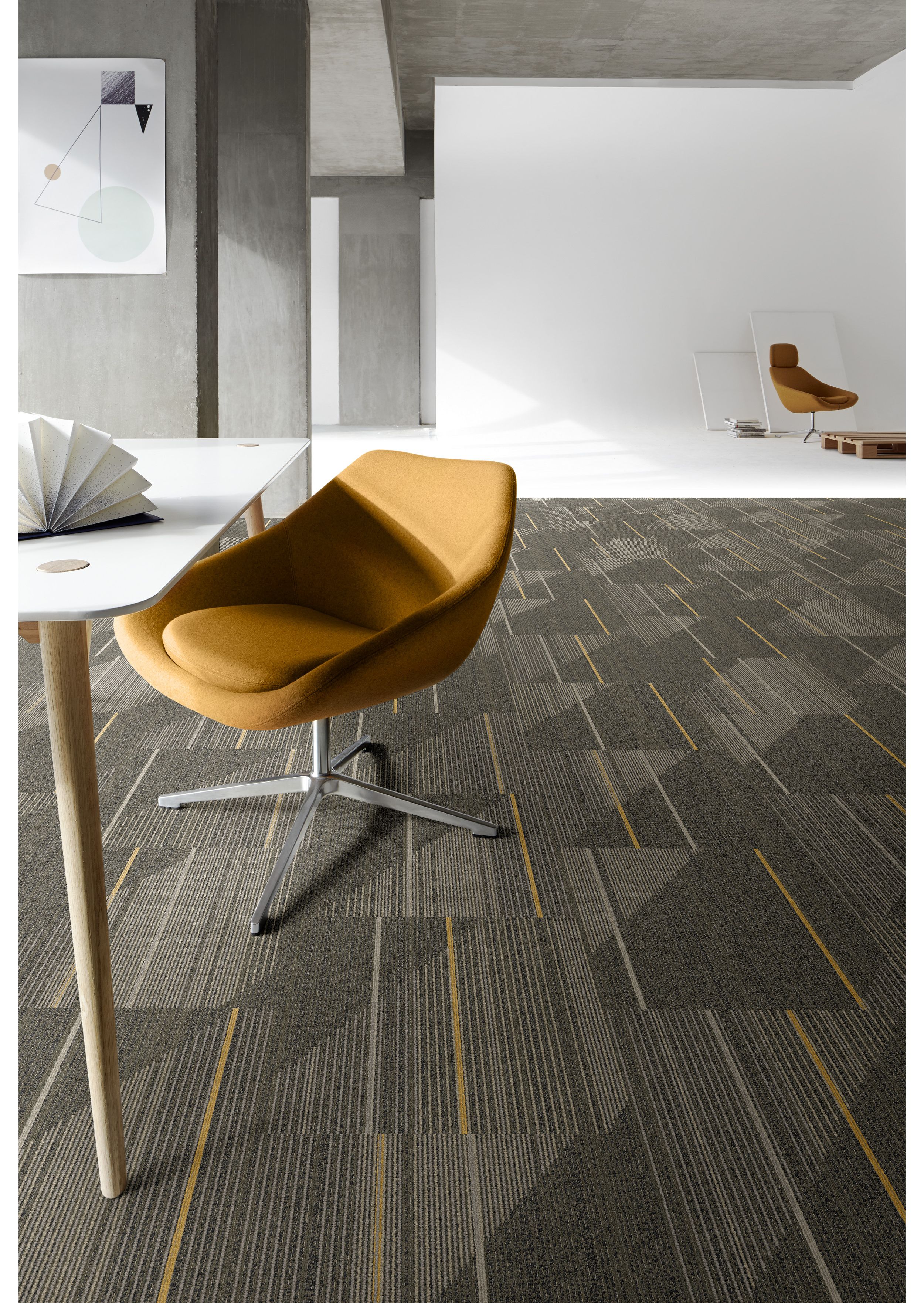 Interface Detours carpet tile in open area with desk and chair imagen número 6