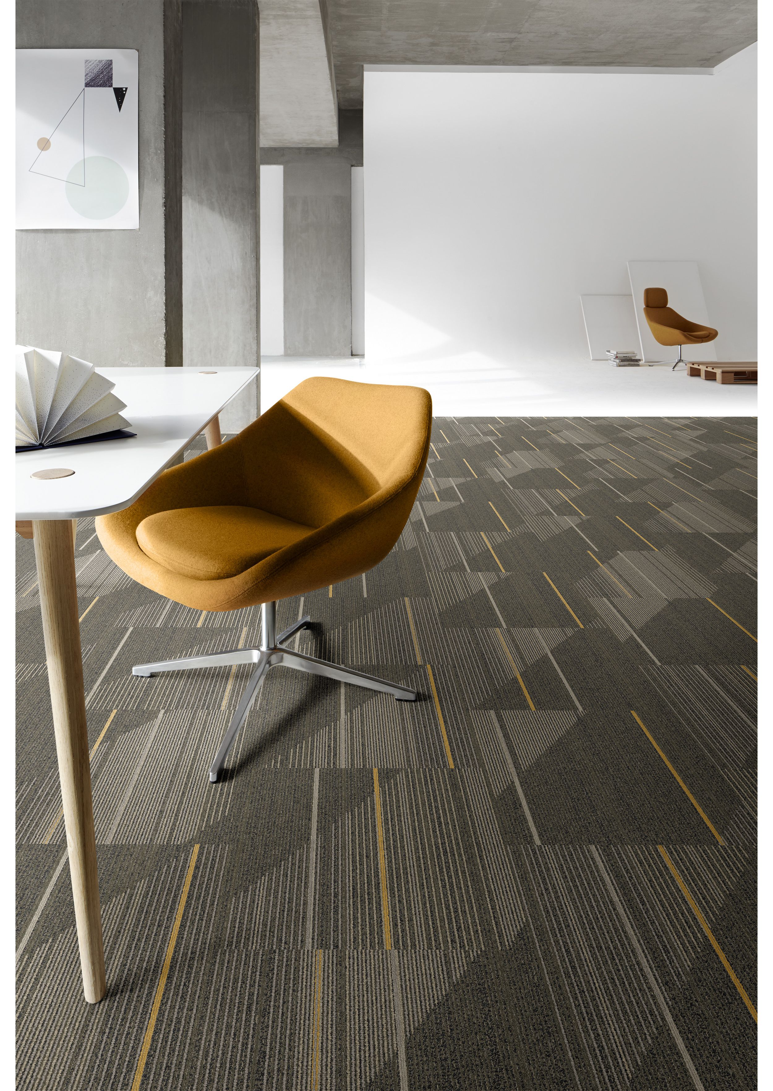 Interface Detours carpet tile in open area with desk and chair numéro d’image 6