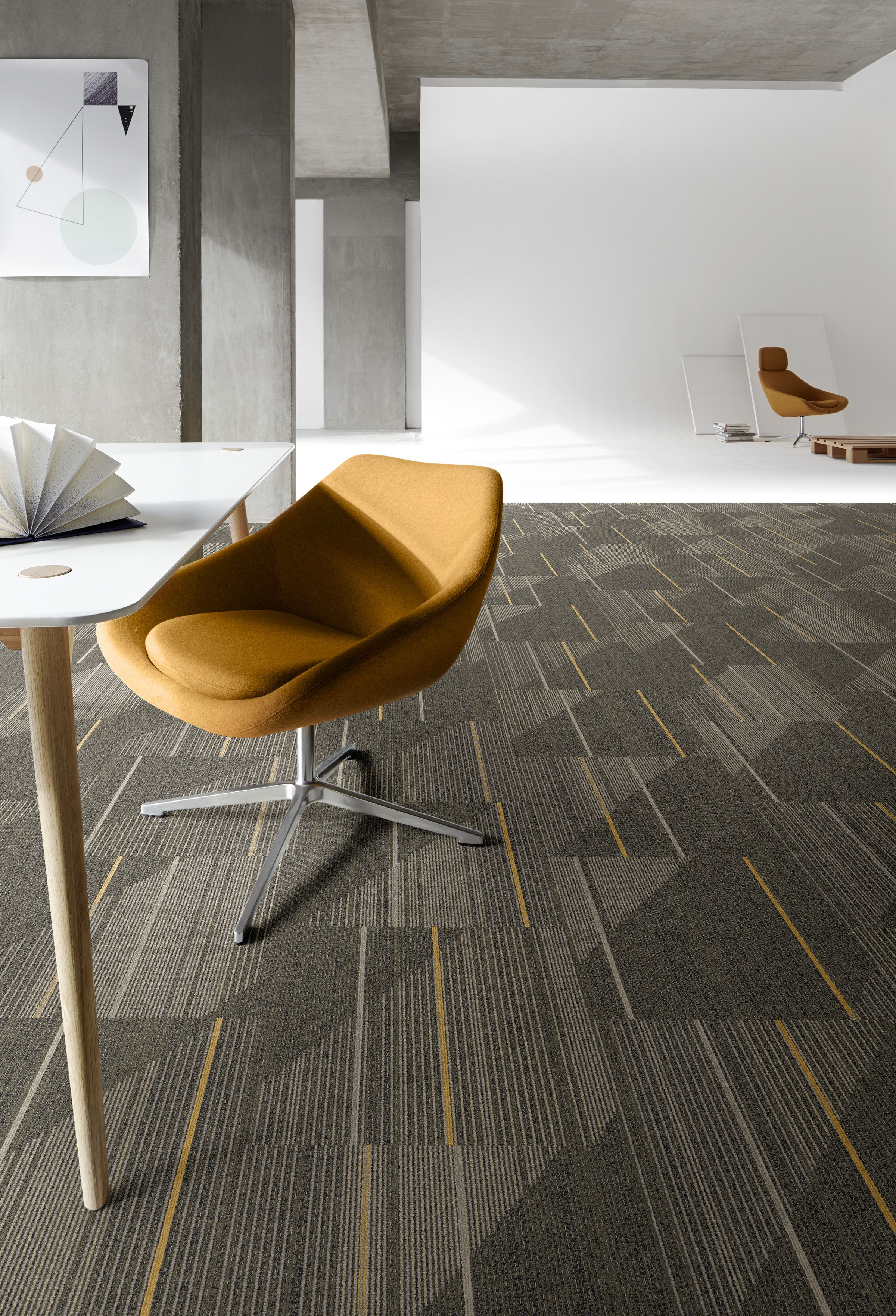 Interface Detours carpet tile in open area with desk and chair numéro d’image 6