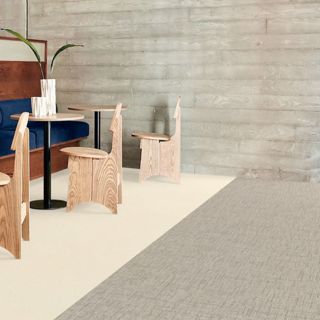 Interface Diminuendo plank carpet tile with noraplan environcare rubber flooring in break area/collaborative space
