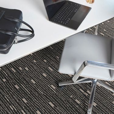 Interface Tied Together II plank carpet tile in office numéro d’image 1