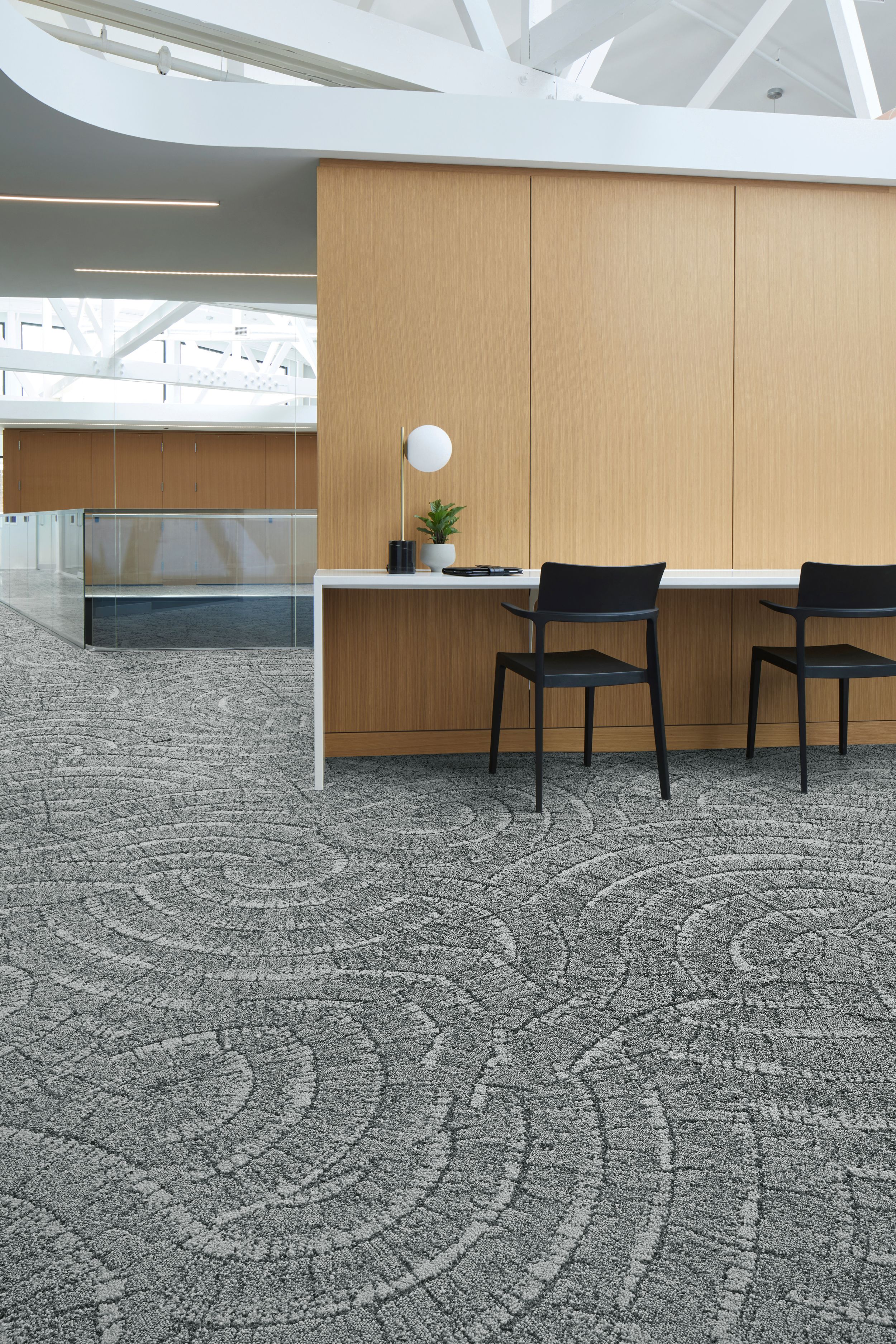 Interface EE710 carpet tile in corporate workspace image number 2