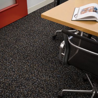 Interface Earth II carpet tile in workspace with office chair and corner of wood table imagen número 1