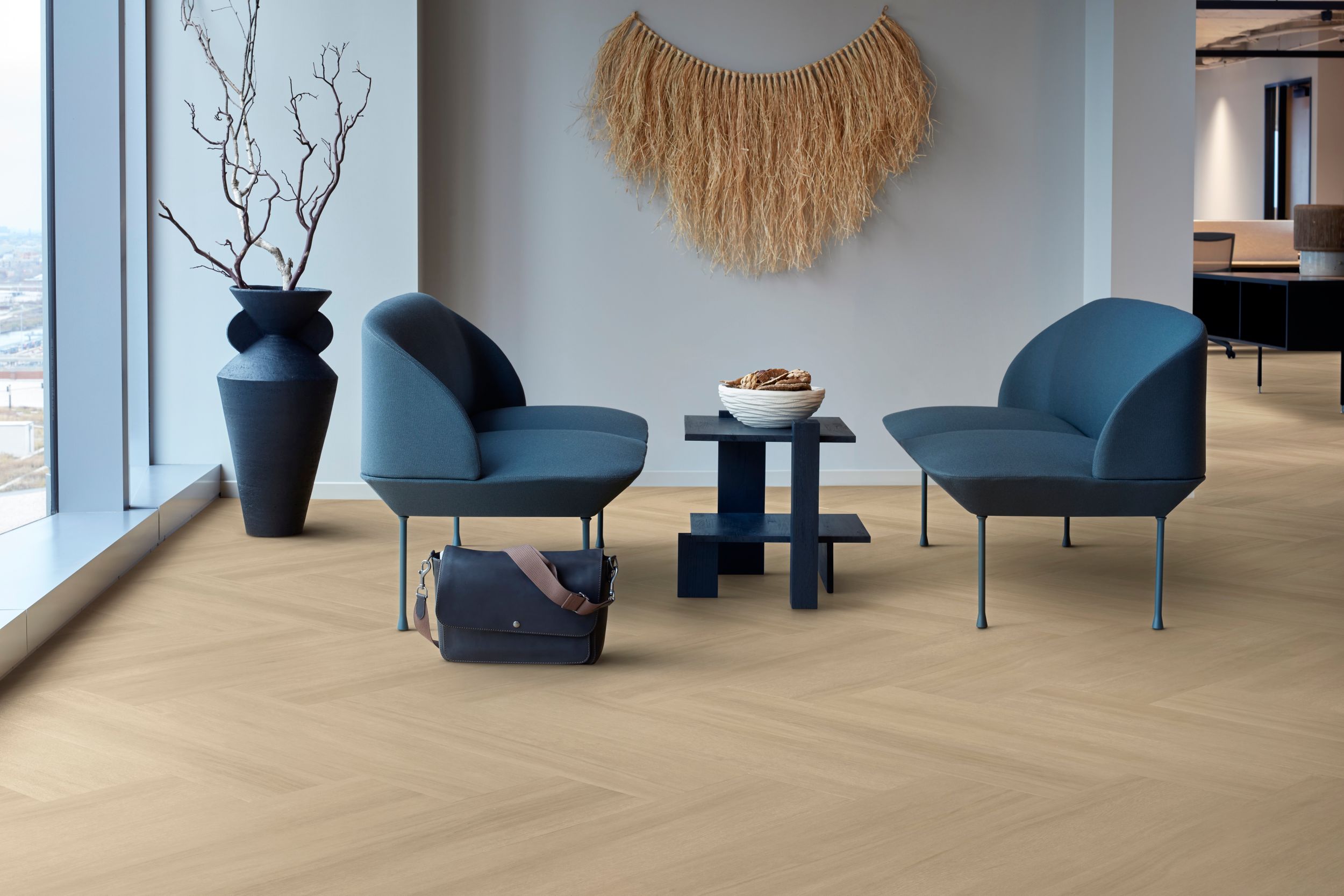 Interface On Grain plank LVT in lobby with large urn and seating area numéro d’image 4