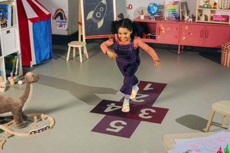 noraplan sentica rubber flooring in K-12/Kindergarten classroom imagen número 8