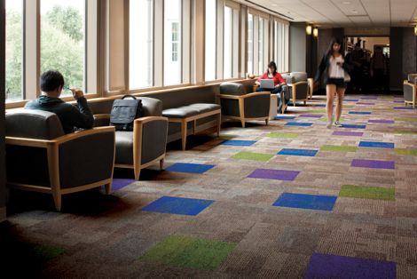 Interface Cubic and Cubic Colours carpet tile in open area with people working imagen número 5