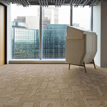 Interface E612 plank carpet tile in corporate space imagen número 1