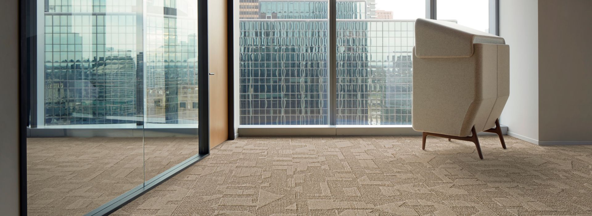 Interface E612 plank carpet tile in corporate office with enclosed seating