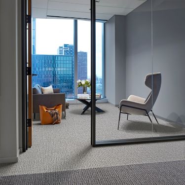 Interface E613 plank carpet tile in private office número de imagen 1