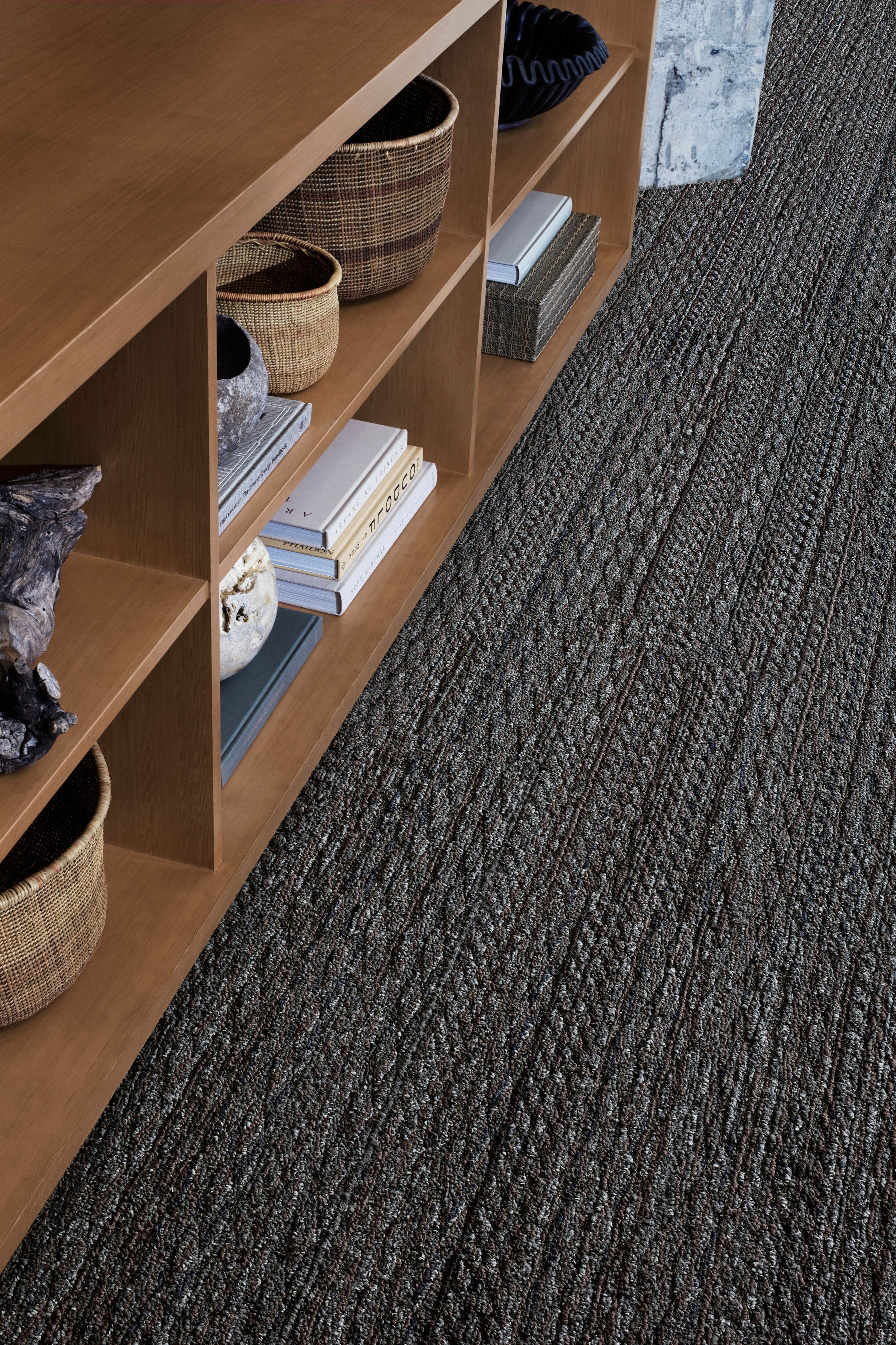 Interface E614 plank carpet tile in corporate office imagen número 3