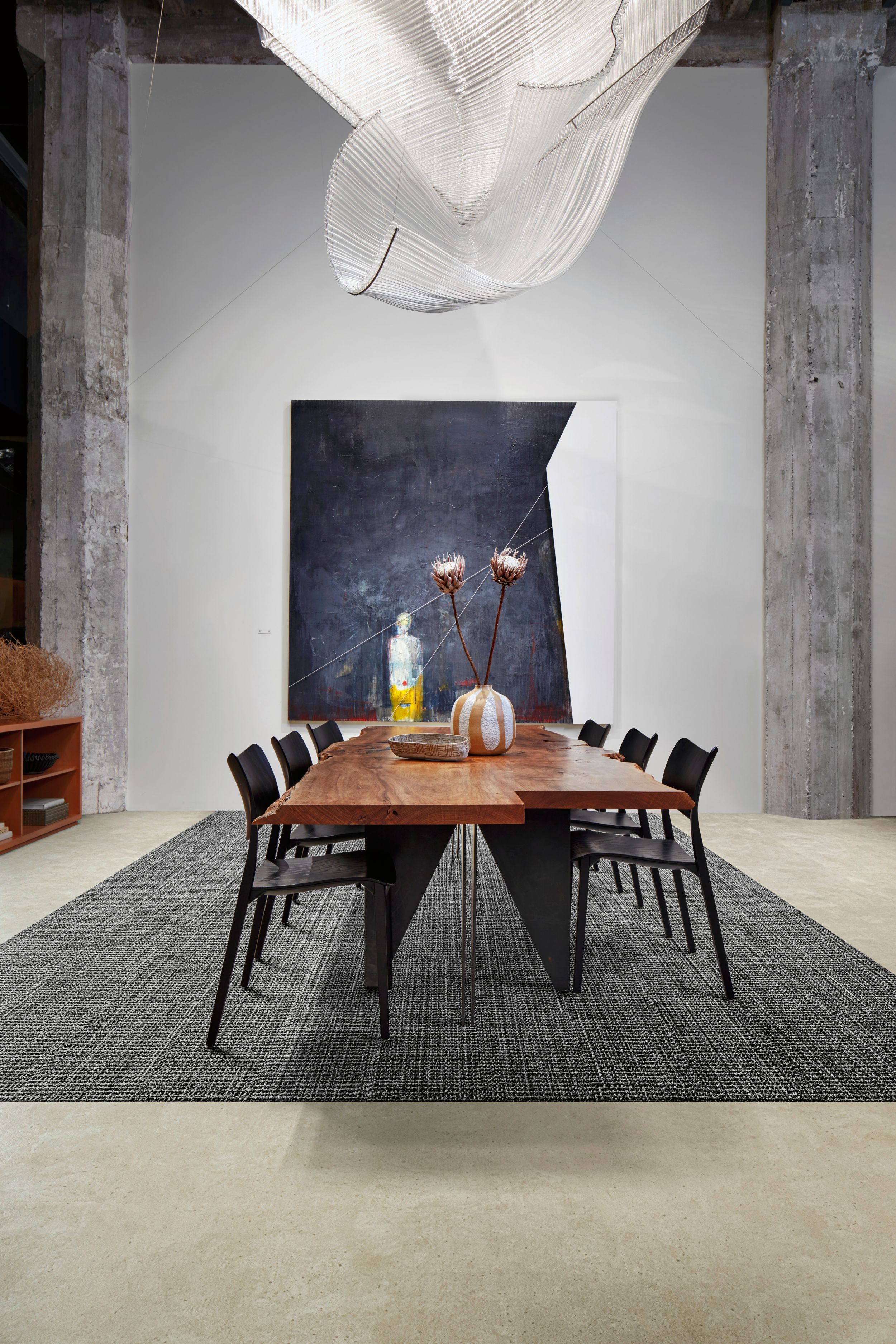 Interface E615 plank carpet tile with Hearth plank LVT in workspace corporate meeting/dining room número de imagen 5