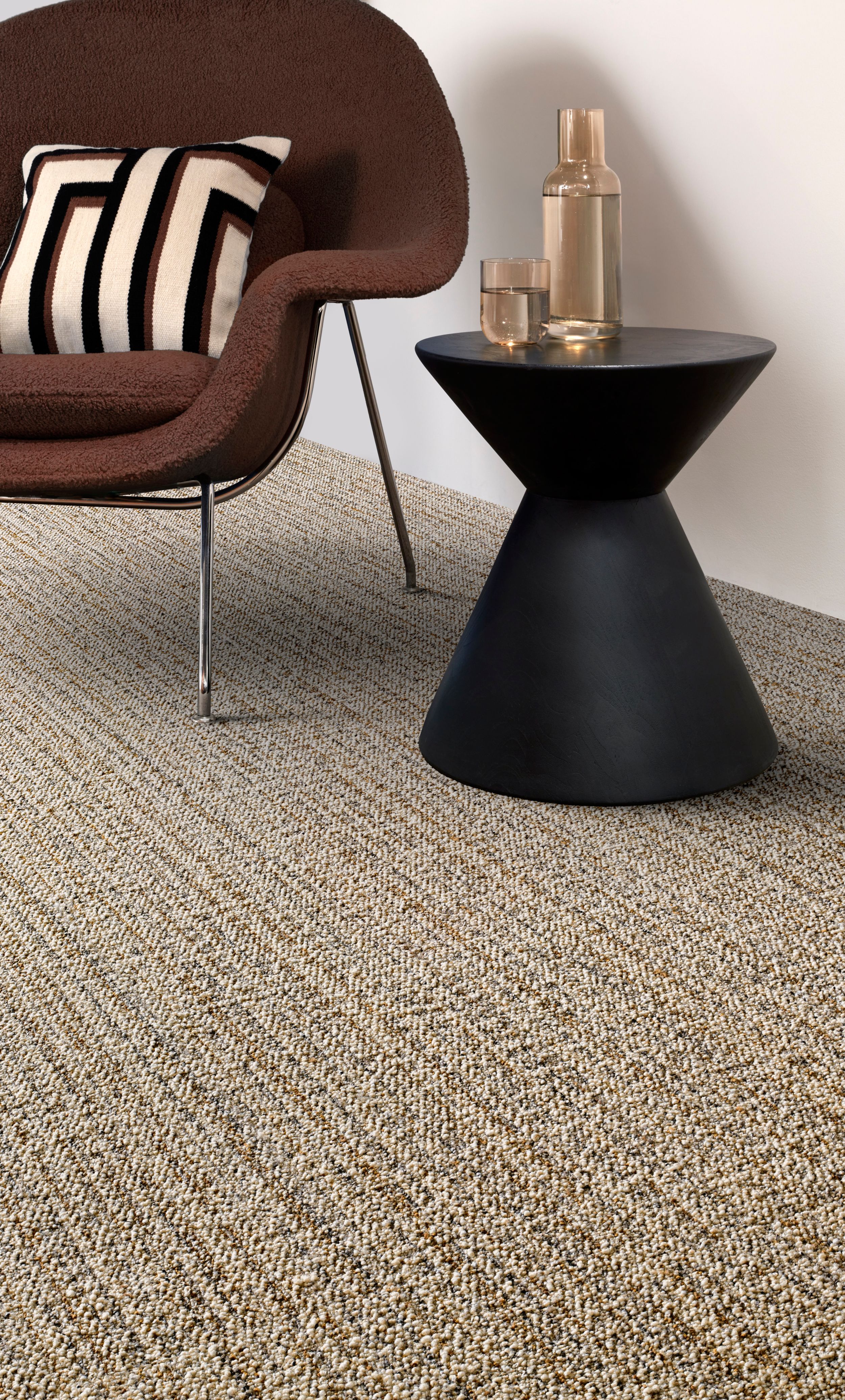 Interface E616 plank carpet tile in corporate lobby or private office afbeeldingnummer 2