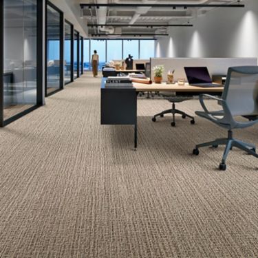 Interface E614 and E616 plank carpet tile in open plan office afbeeldingnummer 1
