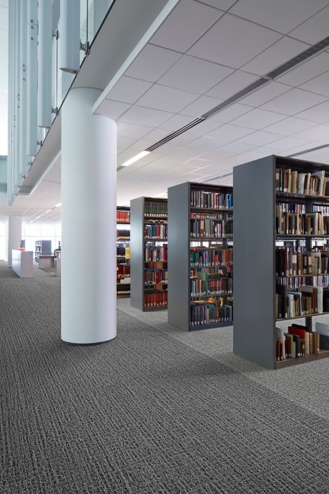 Interface E616 plank carpet tile in library número de imagen 3