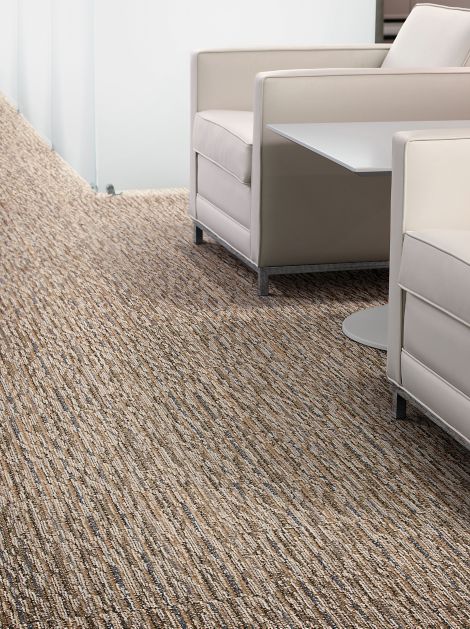 Interface Farmland carpet tile in seating area with two white chairs imagen número 14