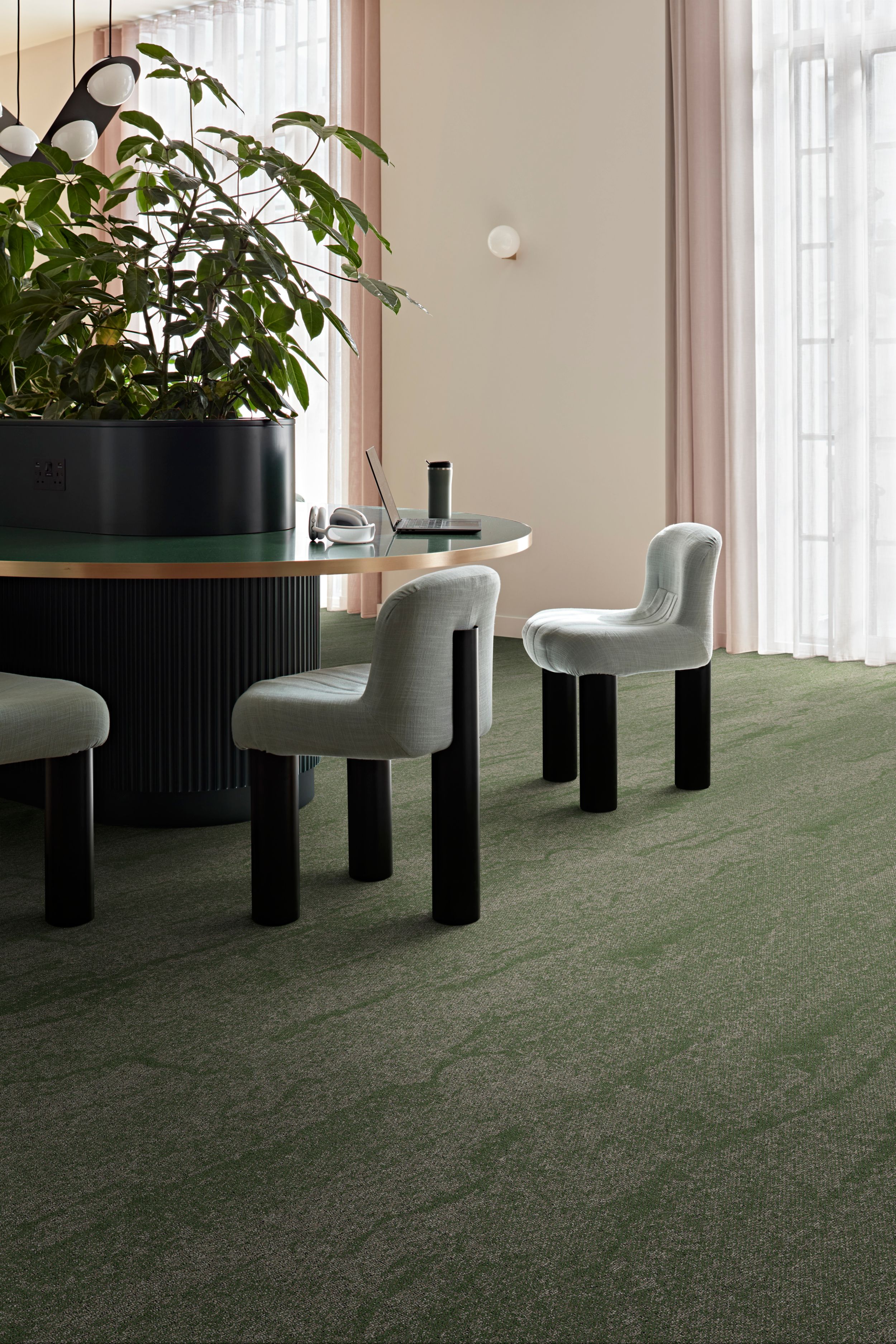 Interface Free Reign plank carpet tile in workplace collaborative space num&eacute;ro d&rsquo;image 3