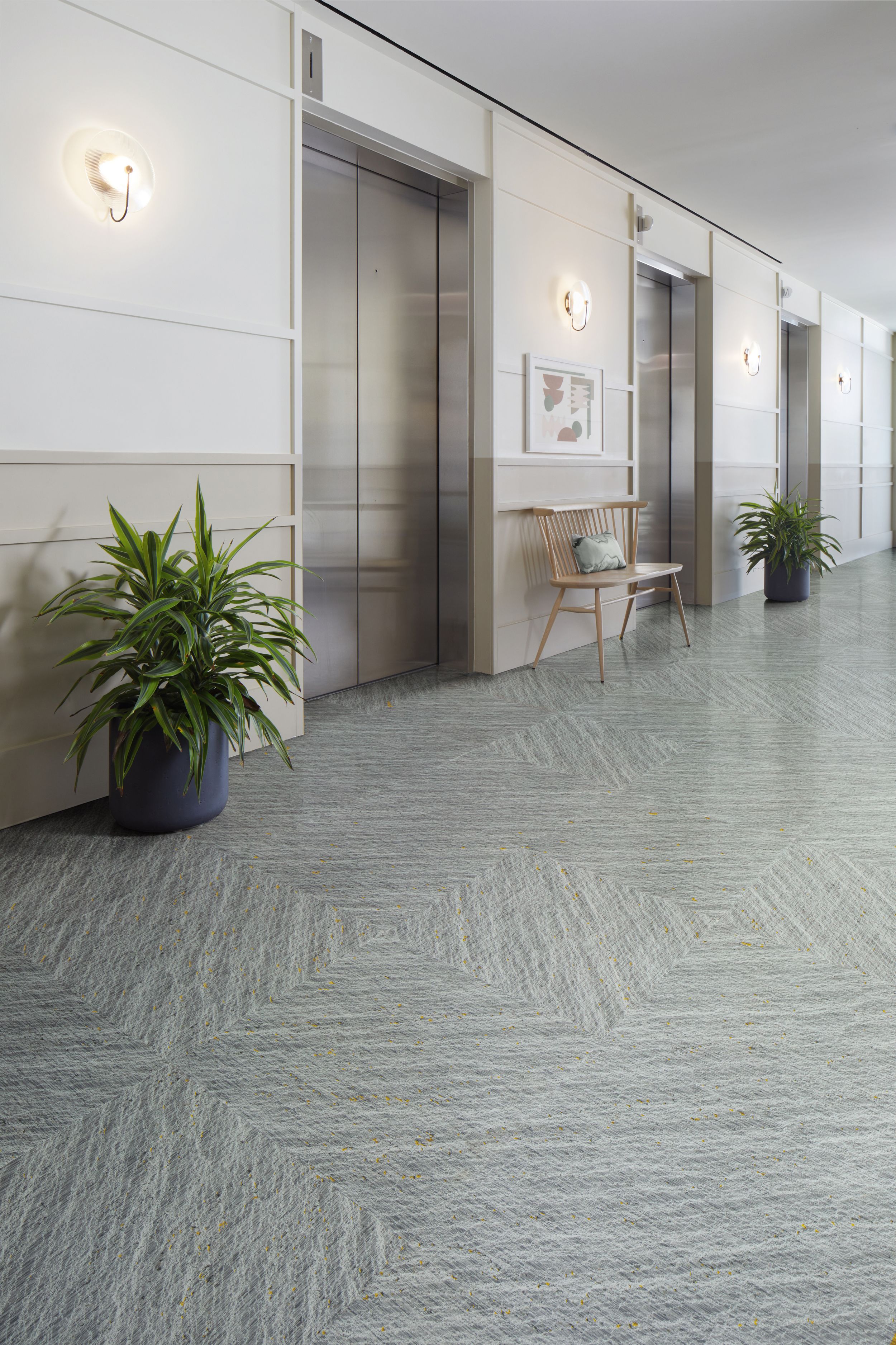 Interface Ridge LVT in Shade shown in an elevator lobby afbeeldingnummer 1