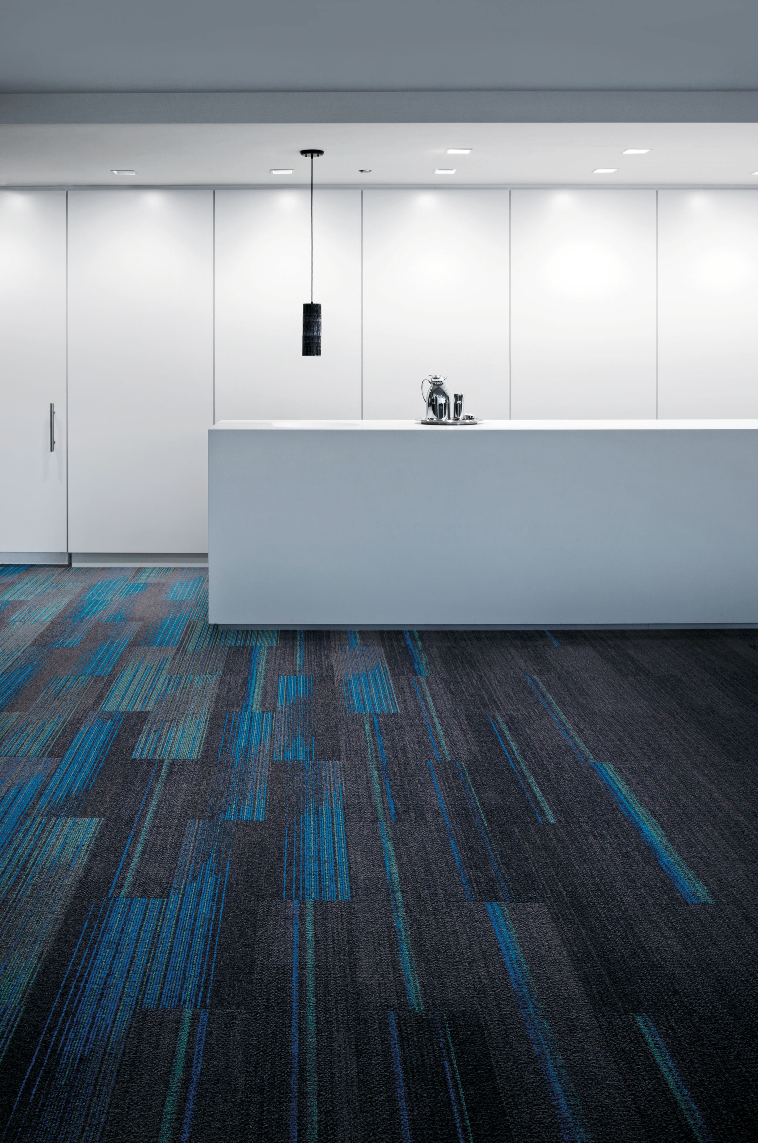 Interface Ground Waves, Ground Waves Verse and Harmonize plank carpet tile in office with large white counter imagen número 10