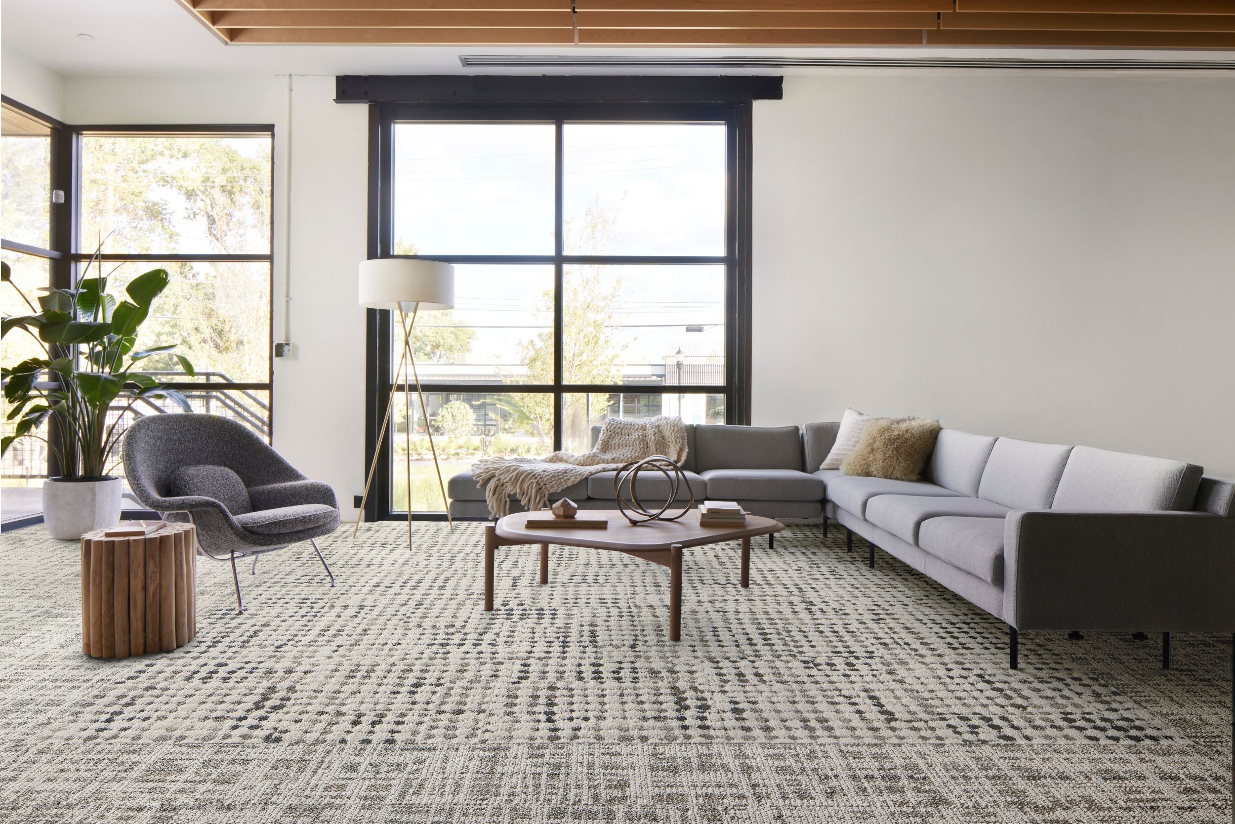 Interface Deckled plank carpet tile with Gossamer carpet tile in workplace lobby seating area image number 3