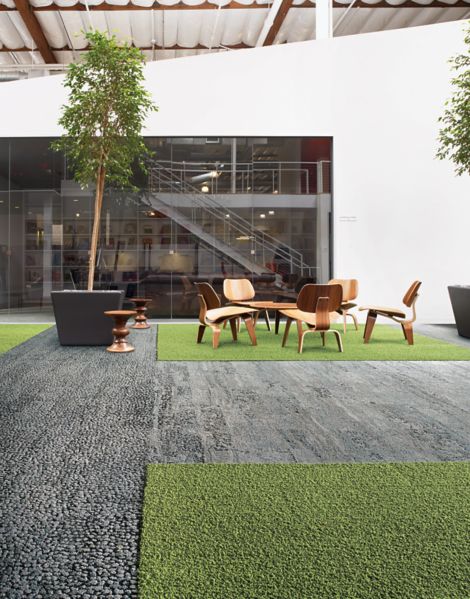 Interface HN810, HN830, HN840 and HN850 plank carpet tiles in open area with wood table and chairs and stairwell in the background número de imagen 2