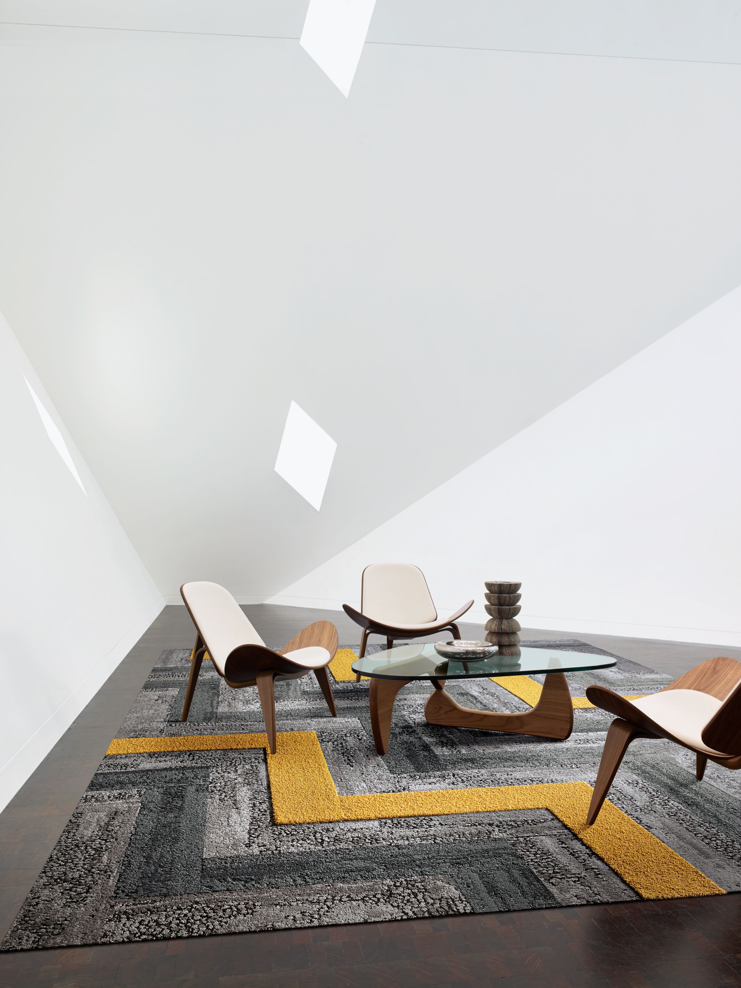 Interface HN810, HN830 and HN850 plank carpet tiles in white room with stacked rocks on glass table numéro d’image 9