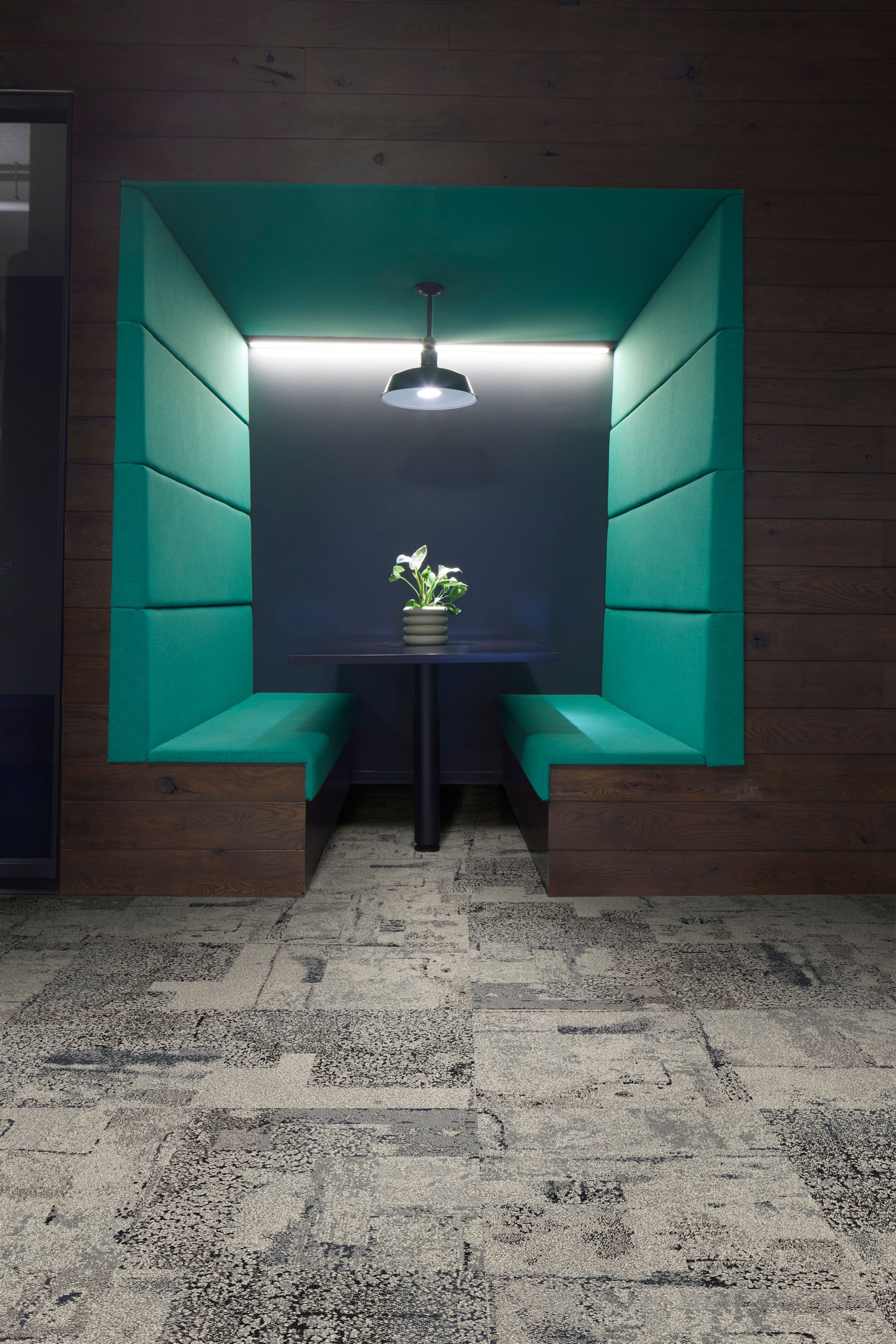 Interface HR Blends carpet tile in collaborative space image number 1