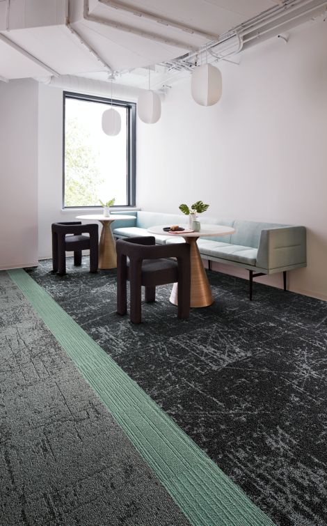 Interface Heartthrob carpet tile in corner dining space with cutlery on table imagen número 4