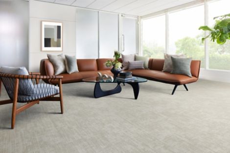 Interface Heirloom plank LVT in lobby/lounge area numéro d’image 6